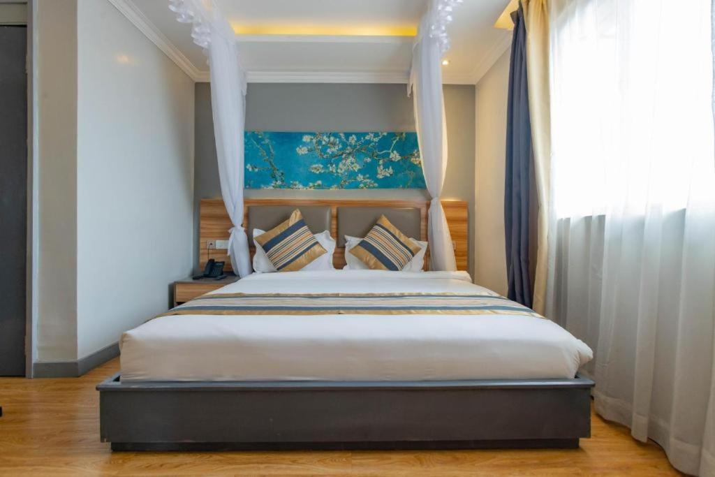 Raha Hotel & Suites Nairobi Buitenkant foto
