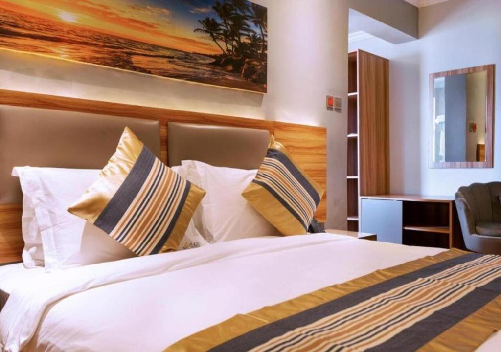 Raha Hotel & Suites Nairobi Buitenkant foto
